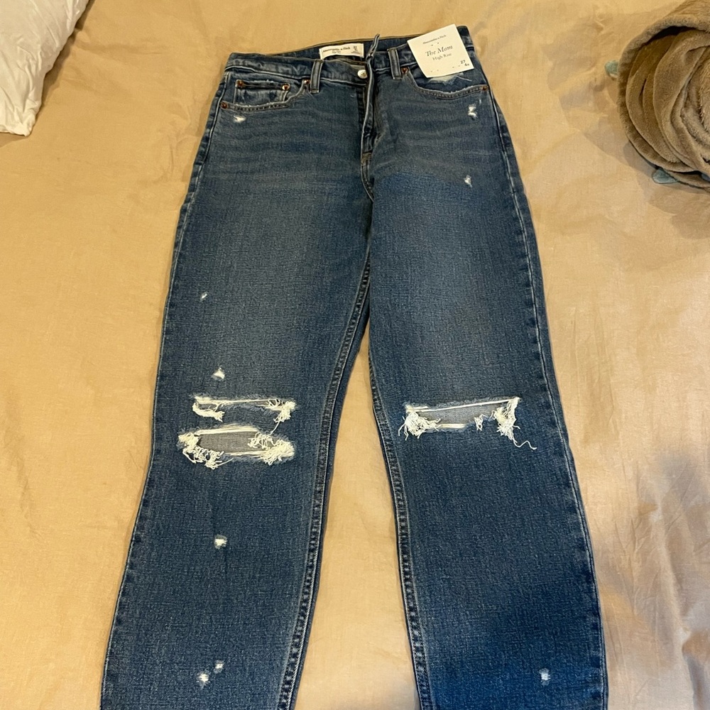 NWT Abercrombie The Mom High Rise Jeans